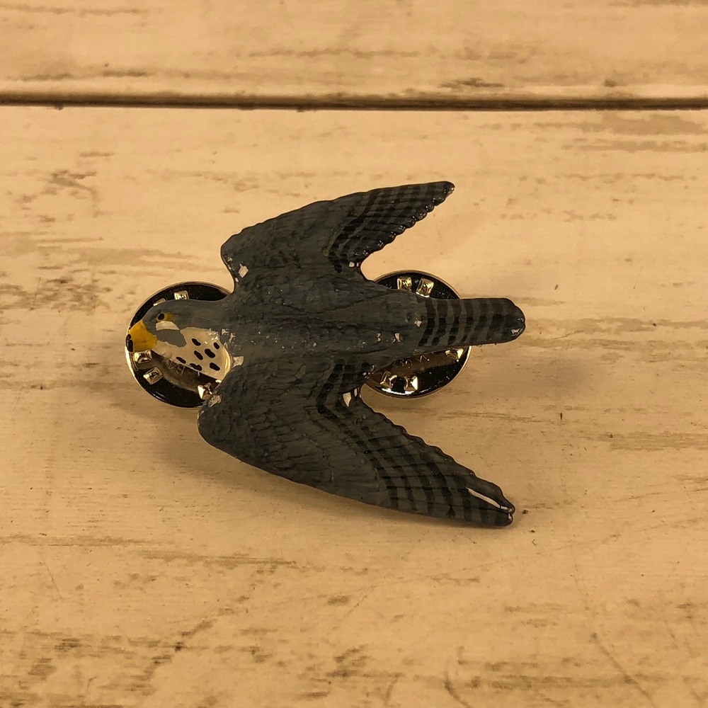 Vintage 1995 GG Harris Fine Pewter Peregrine Falcon Bird Pin Hand Painted 365